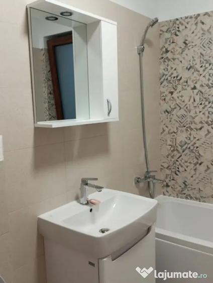 Apartament cu 3 camere decomandat, mobilat în Titan