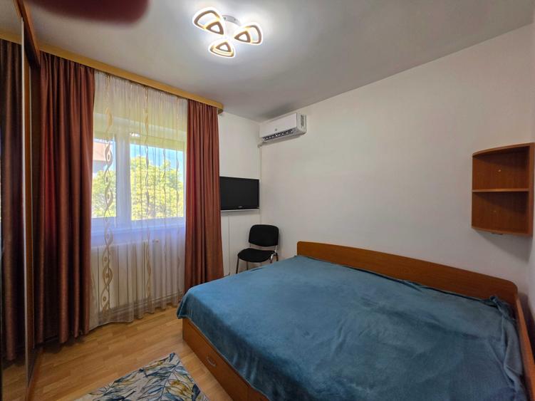 Apartament cu 3 camere semidecomandat în Crângași