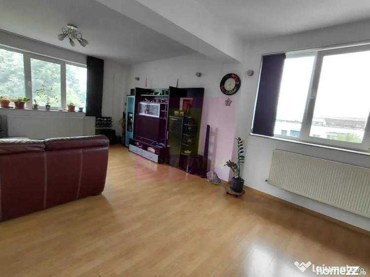Apartament cu 4 camere decomandat în Dristor