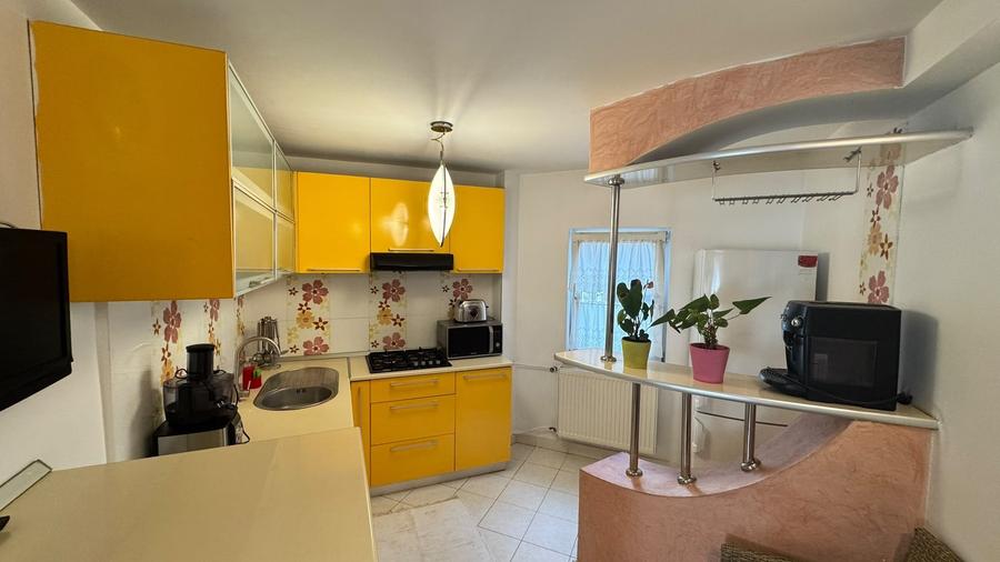 Apartament cu 3 camere decomandat în Decebal