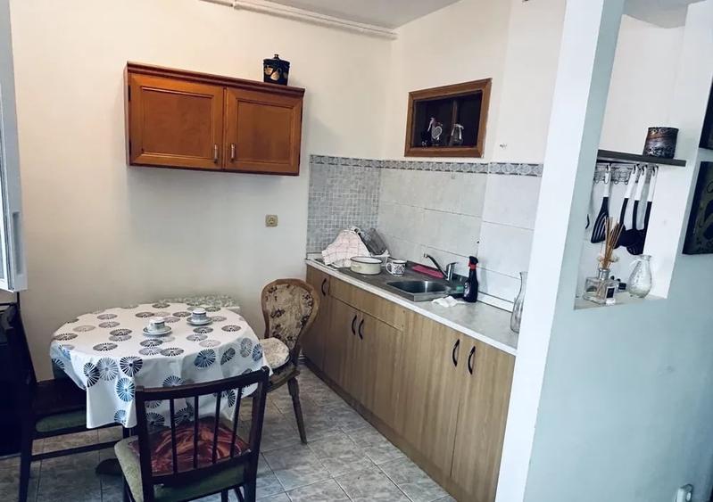 Apartament cu 3 camere decomandat, mobilat în Independenței