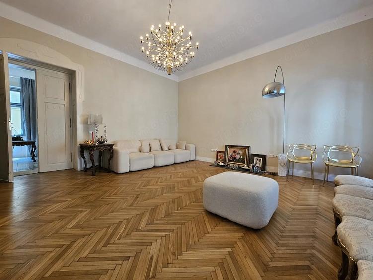 Apartament cu 3 camere decomandat în P-ța Unirii