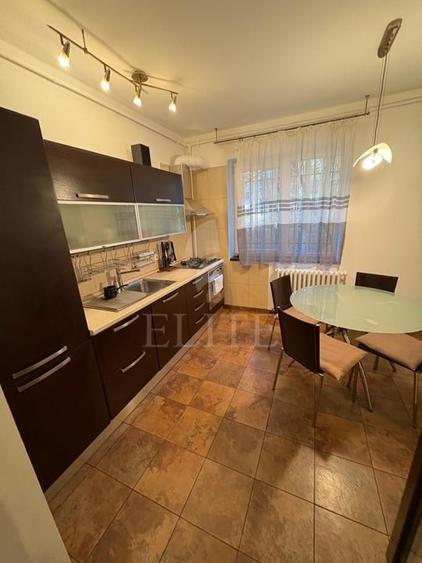 Apartament cu 3 camere decomandat în Plopilor