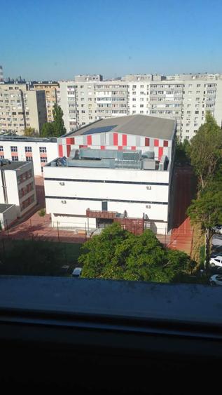Apartament cu 3 camere decomandat în Titan