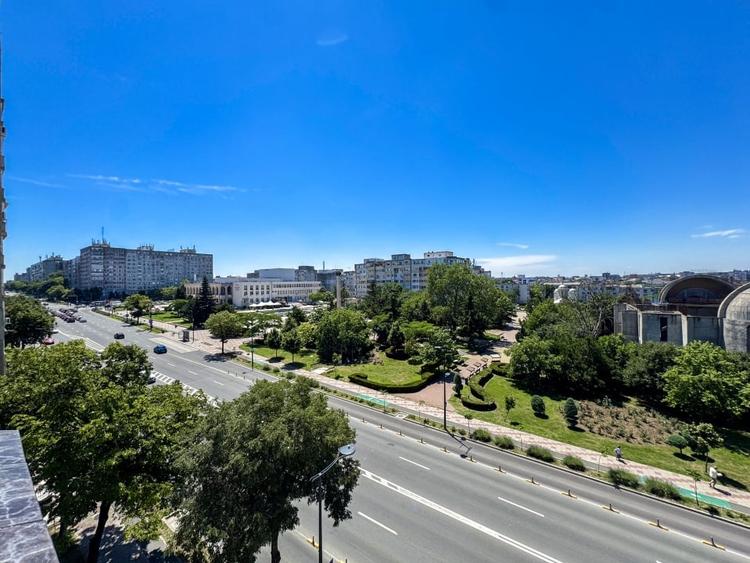 Apartament cu 2 camere decomandat în Casa de Cultură