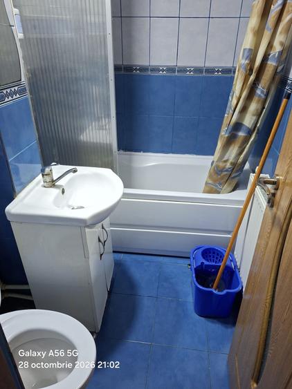Apartament cu 4 camere semidecomandat în Micro 9