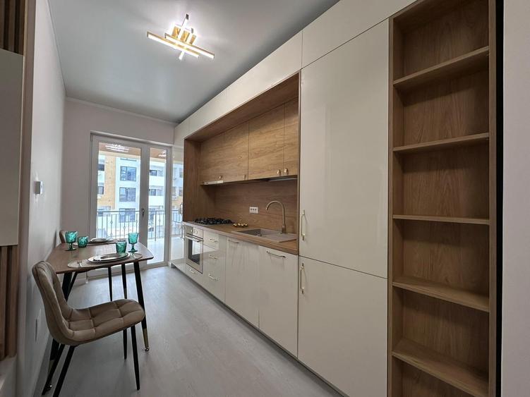 Apartament cu 3 camere semidecomandat în Berceni