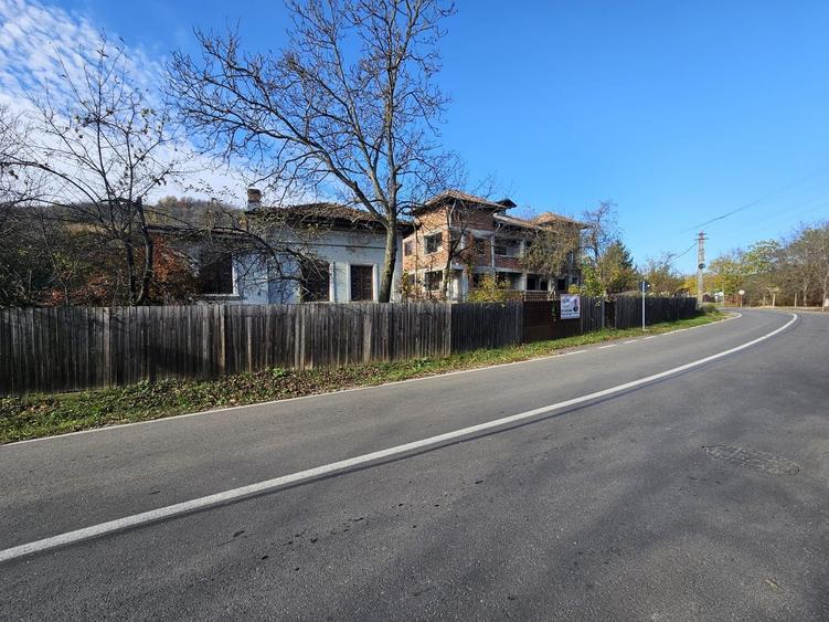 Casă individuală cu 8 camere cu Canalizare în Ștefănești