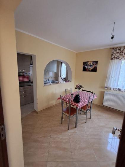 Casă cu 4 camere în Central