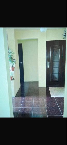 Apartament cu 3 camere semidecomandat în Sebastian