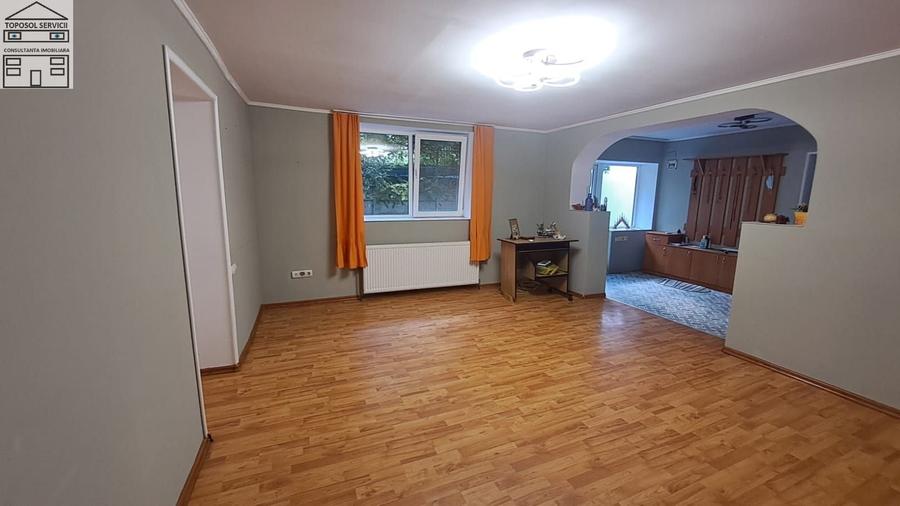 Casă individuală cu 6 camere cu Teren 580 Mp în Central