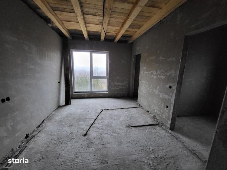 Casă cu 4 camere cu Teren 400 Mp în Dezmir