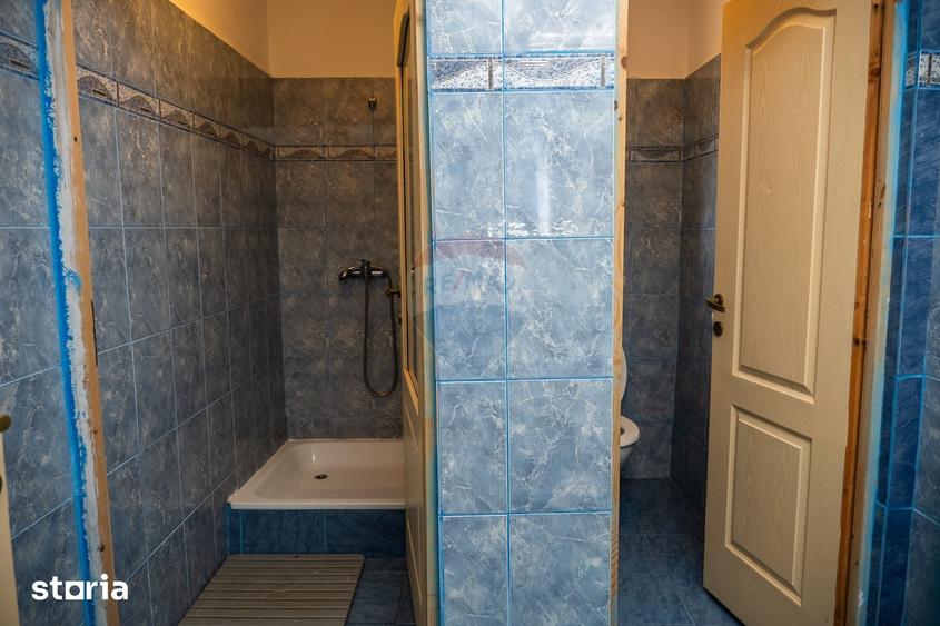Casă cu Teren 3300 Mp în Iara