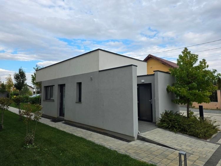 Garsonieră decomandată, mobilată în Dumbrăvița