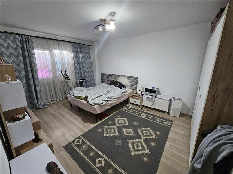 Apartament cu 2 camere decomandat în Energiei