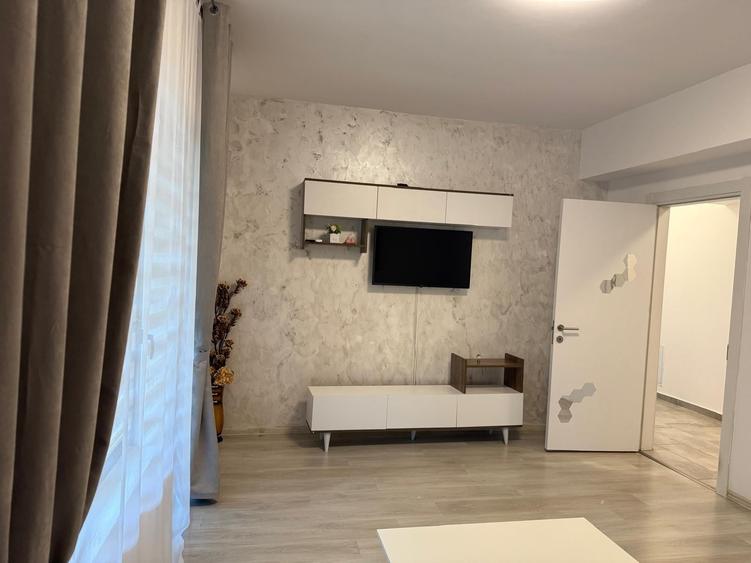 Apartament cu 2 camere decomandat în Apărătorii Patriei