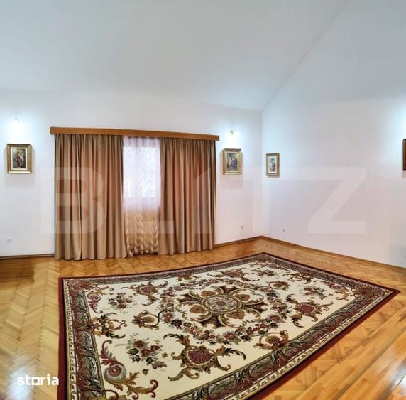 Casă cu 10 camere cu Teren 1178 Mp în Micro 6