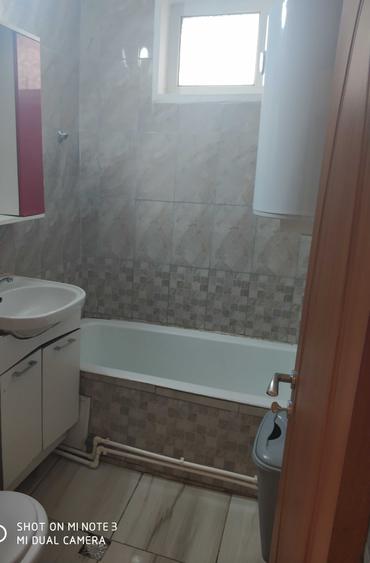 Apartament cu 3 camere decomandat în Progresul