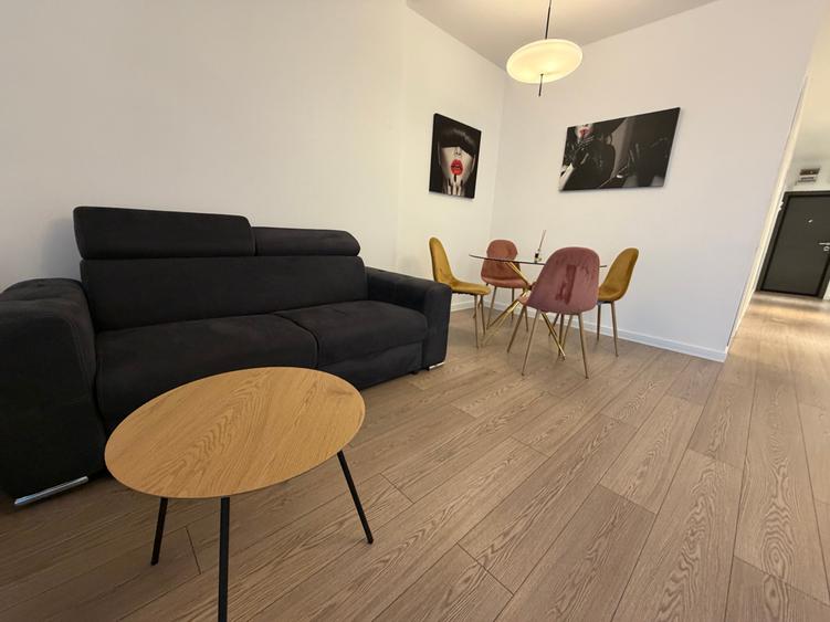 Apartament cu 3 camere semidecomandat în Est