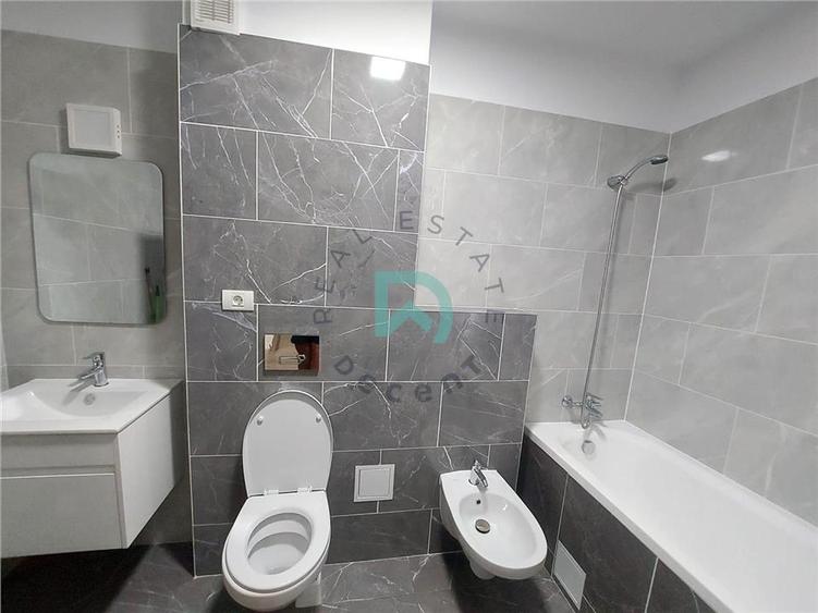 Apartament cu 2 camere decomandat în Tractorul