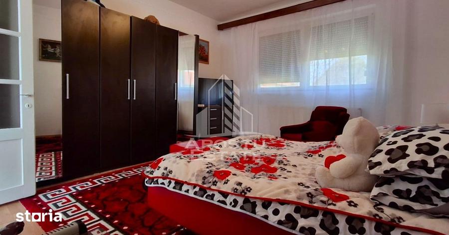 Casă cu 5 camere cu Teren 1439 Mp în Ineu