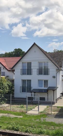 Apartament cu 9 camere decomandat în 7 Noiembrie