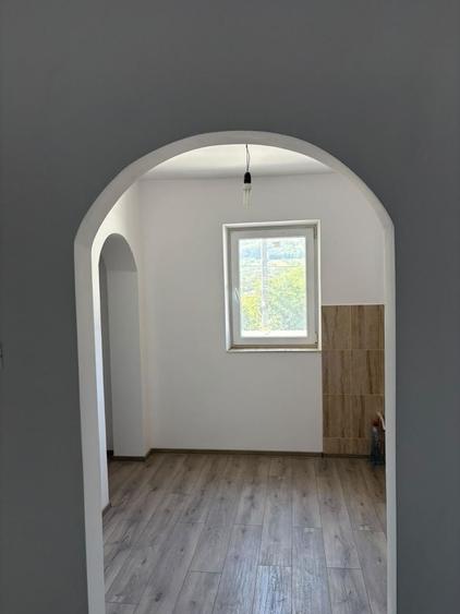 Apartament cu 3 camere decomandat în Cârjoaia