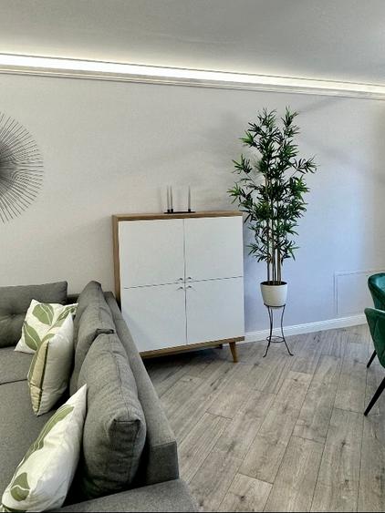 Apartament cu 3 camere decomandat, mobilat în Florești
