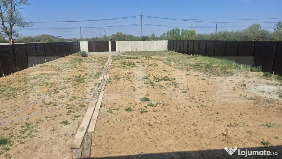Casă cu 3 camere cu Teren 950 Mp în Central