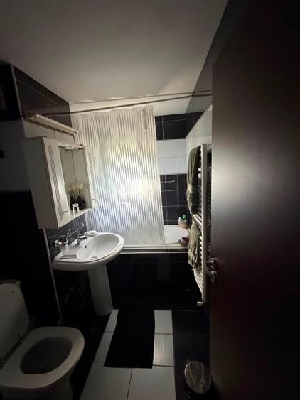 Apartament cu 3 camere decomandat, mobilat în Soarelui