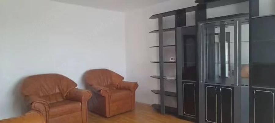 Apartament cu 2 camere decomandat în Micro 20