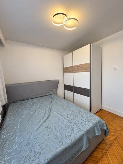 Apartament cu 3 camere decomandat, mobilat în Decebal