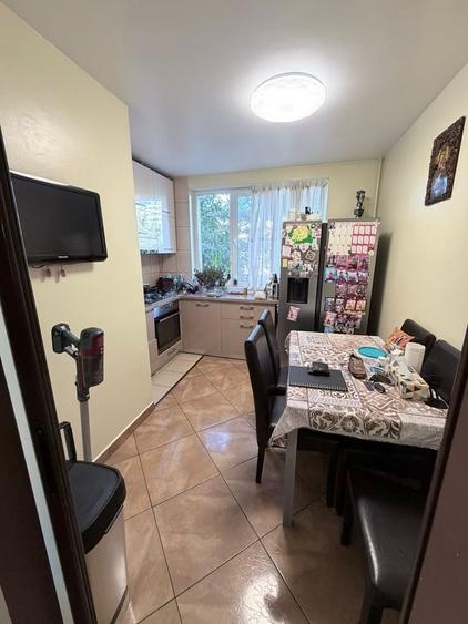 Apartament cu 4 camere decomandat în Baba Novac