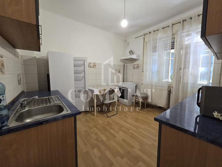 Apartament cu 3 camere decomandat, mobilat în Zorilor