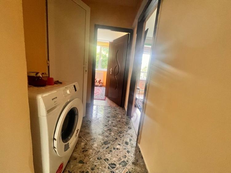 Apartament cu 3 camere decomandat, mobilat în Berceni