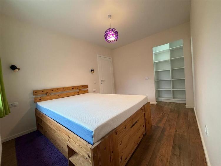 Apartament cu 3 camere semidecomandat, mobilat în Centrul Civic