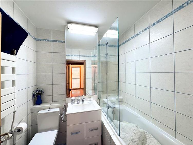 Apartament cu 3 camere semidecomandat, mobilat în Floreasca