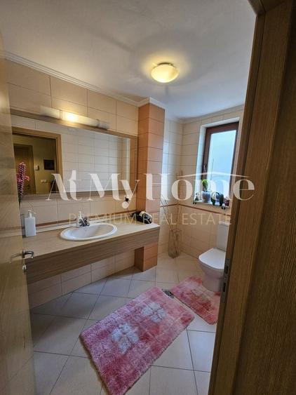 Duplex cu 6 camere cu Piscina în Iancu Nicolae