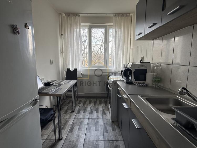 Apartament cu 2 camere semidecomandat, mobilat în P-ța Gorjului