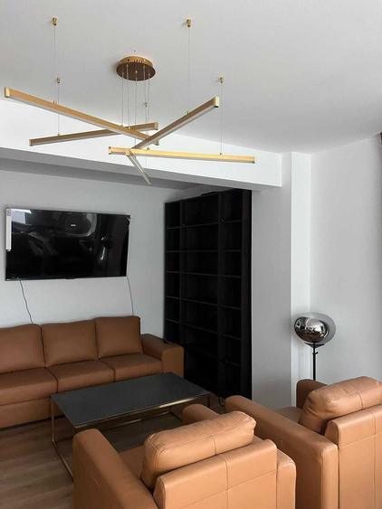 Apartament cu 3 camere semidecomandat în Central