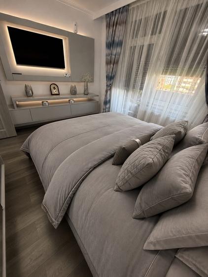 Apartament cu 3 camere decomandat în Exterior Vest