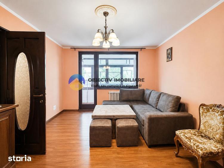 Apartament cu 3 camere semidecomandat, mobilat în Est