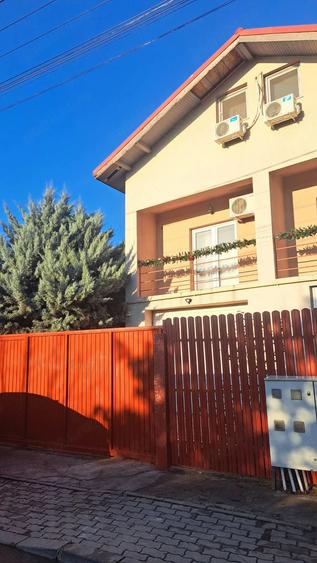Casă cu 9 camere cu Teren 362 Mp în Central