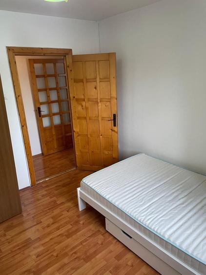 Apartament cu 3 camere semidecomandat în Circumvalațiunii