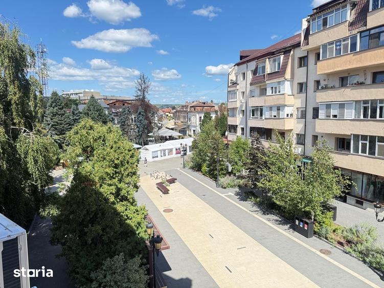 Apartament cu 3 camere decomandat în Central