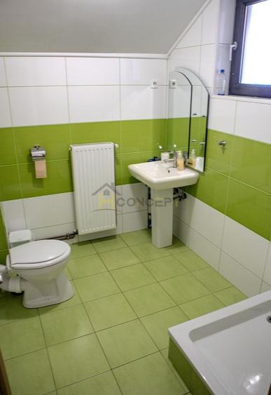 Casă individuală cu 10 camere cu Canalizare în Clinceni