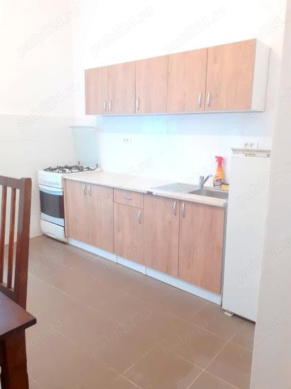 Casă cu 6 camere în Traian