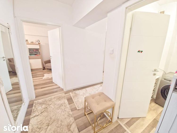 Apartament cu 3 camere decomandat în Calea București