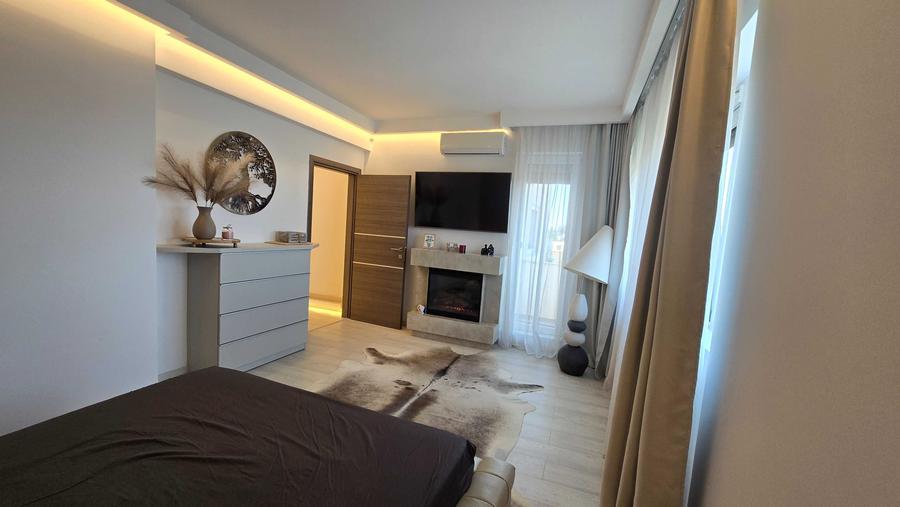 Apartament cu 4 camere decomandat în Progresul