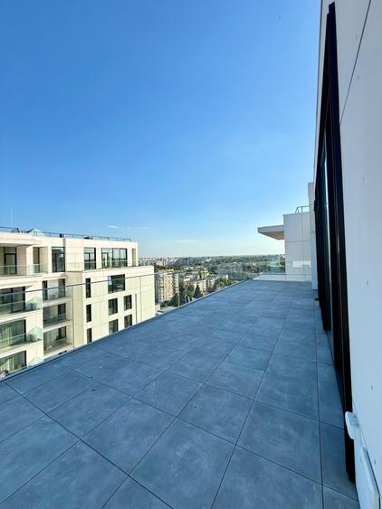 Penthouse cu 4 camere semidecomandat în 13 Septembrie